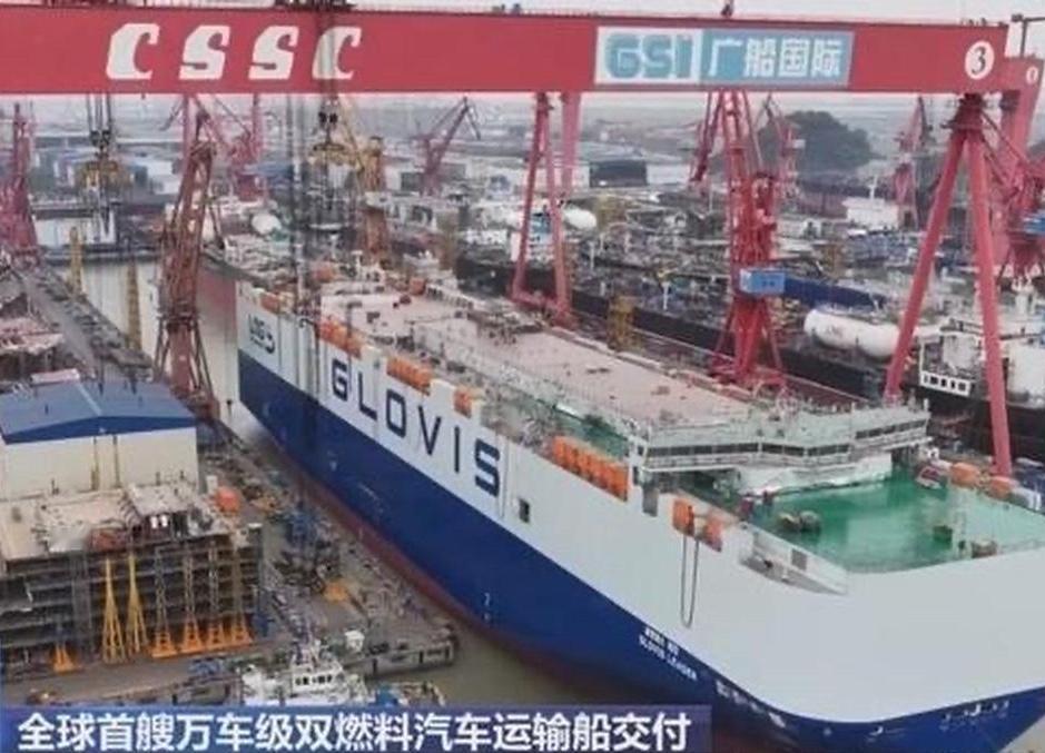 你敢信？一艘船能装下整整一万个车位！这不是科幻片，广州刚刚交船了。


4月28