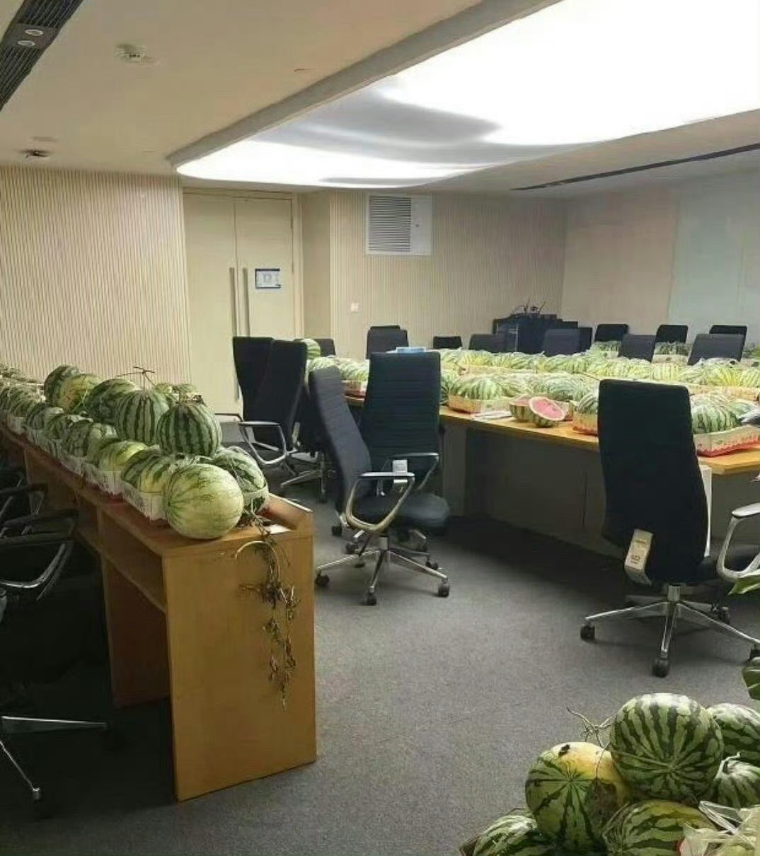 领导要开会，说让我准备点水果。 ​​​