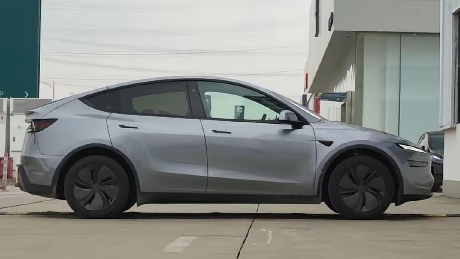 我想问一下吧里特斯拉车主，你们真不在乎舒适性吗？

开的特斯拉model y+还