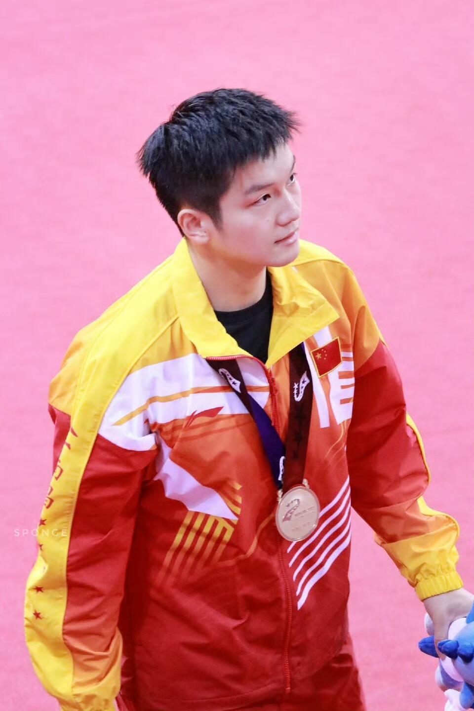 2019年的军运会铁打的樊振东，兼四全胜。荣立个人一等功。樊振东他最动人的，从来