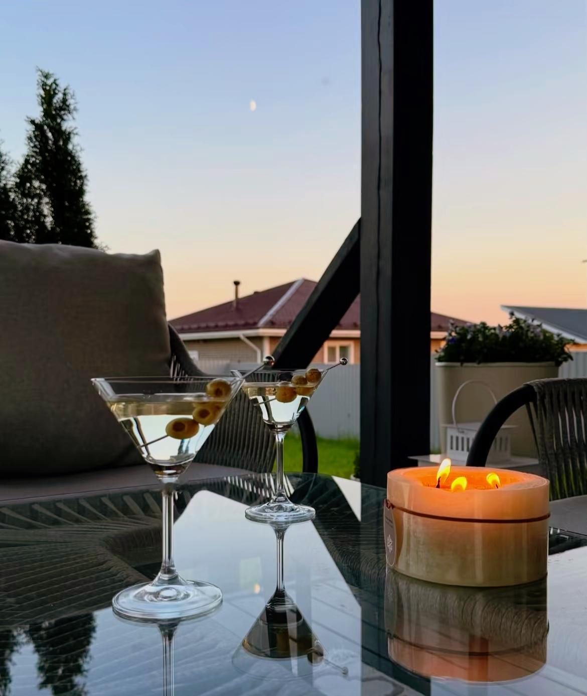 情感学家说:
“捞女自以为是，其本质比鸡坏得多，鸡的本质是交易，而她的本质是诈骗