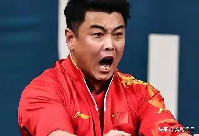 “人要积极一点，不能老是迷糊！”王皓教练尽力了，这是他在局间休息时指导梁靖崑的话