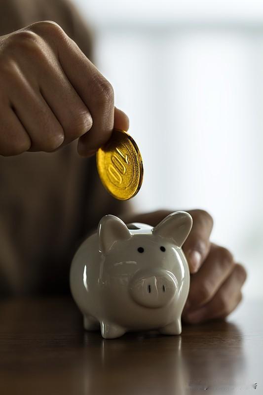 只要你有钱
心里就有底气
脸上就有面子
还有精气神

只要你有了钱
亲戚都看好你