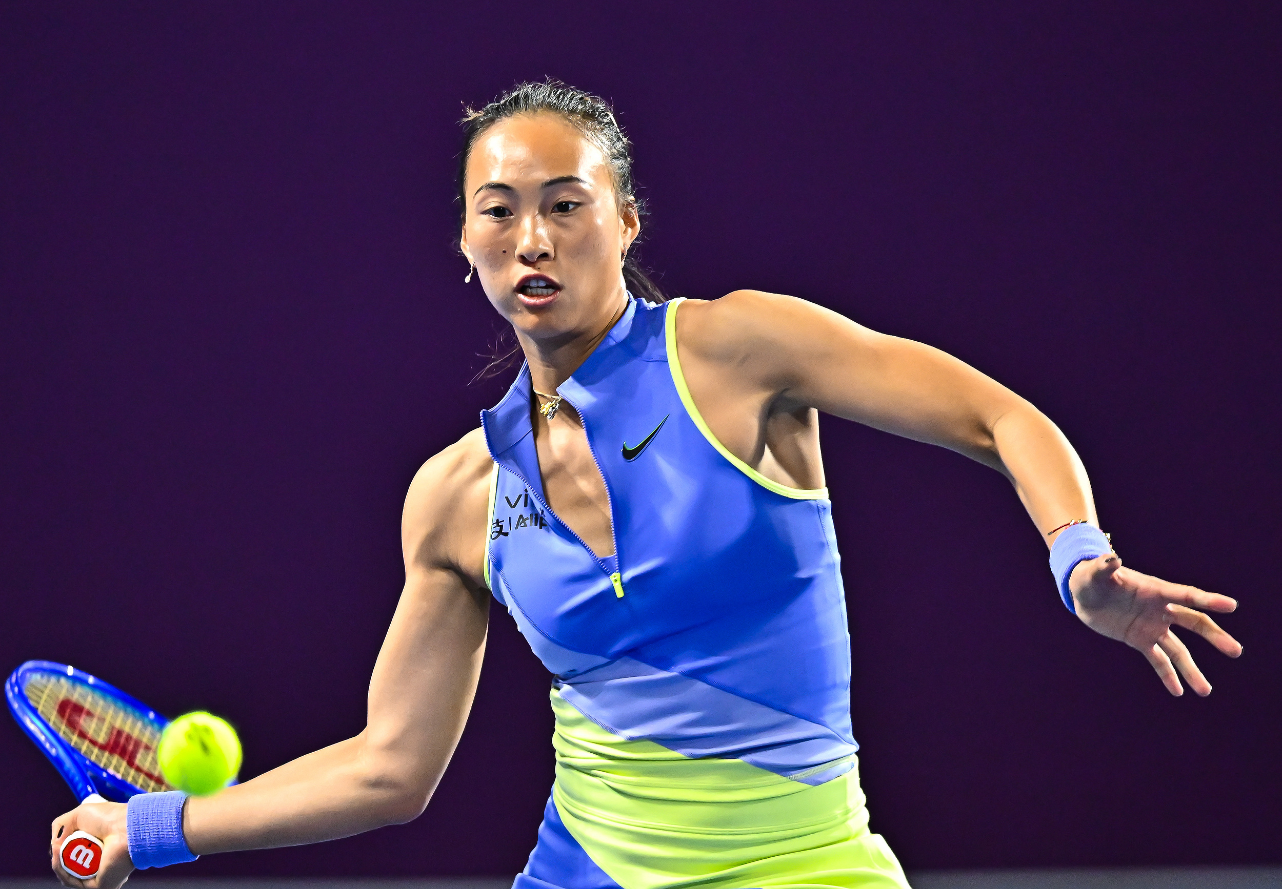 郑钦文复出首站就打进WTA1000多哈第三轮，并且和新科澳网冠军莱巴金娜打得如此