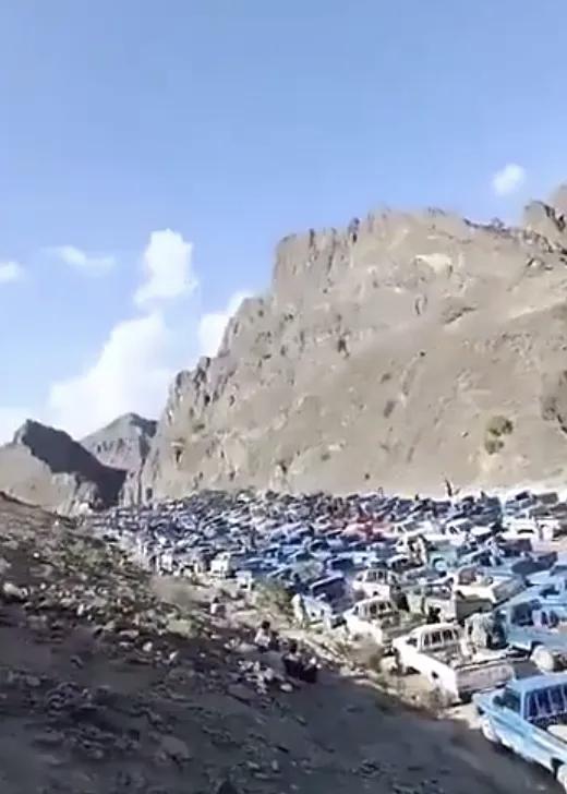 美军傻眼了:伊朗人开辟出了一条“陆地霍尔木兹海峡”！

这是伊朗与巴基斯坦边境地