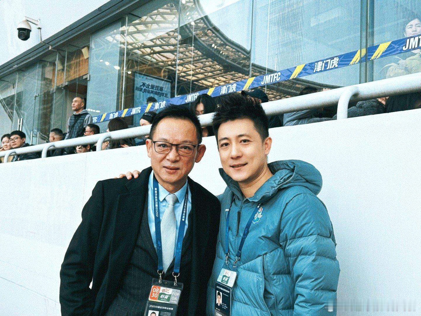 和师父代表不同媒体同说一场我的家乡球队的比赛，很奇妙～