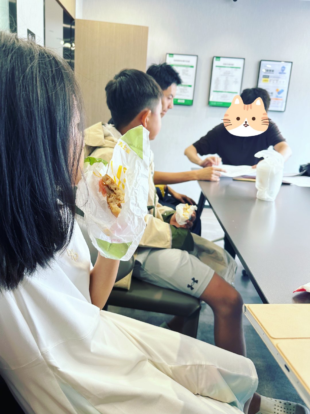 又来签约中心了，公积金贷款材料签字让带出生证明过来，因为二孩所以才给提高额度，我
