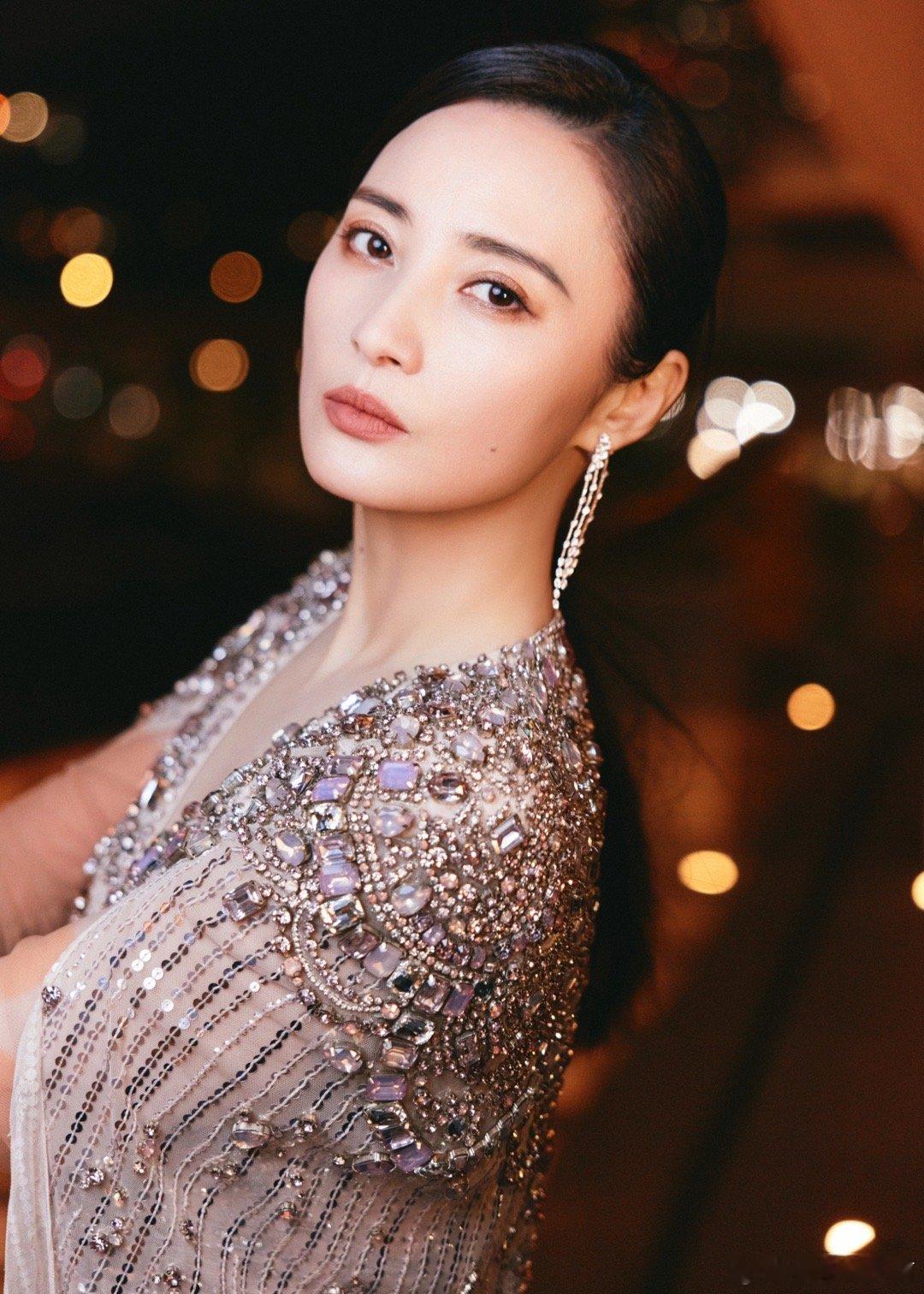 蒋勤勤澳门夜色大片🈶状态很赞 