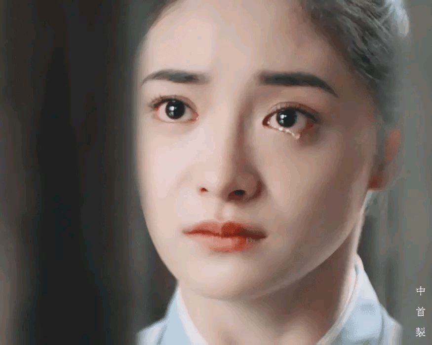 内娱女团批量转型当演员大批女团成员跑去演戏也是环境所致，内地稳定的唱跳舞台太少，