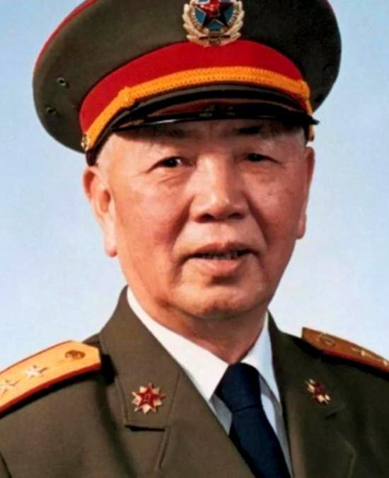 1988年3月14日，海军司令员刘华清正在主持会议，突然接到紧急军情："南沙爆发