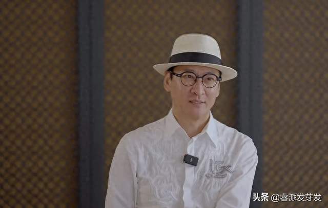 钱再多有什么用？55岁周杰把父母骨灰留家里，真实原因让人破防