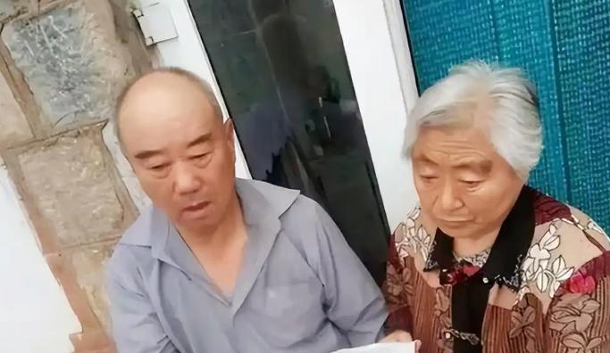 2000年，辽宁夫妻借款7万元送她去德国留学，21年没有见面，直到临终前才知道她