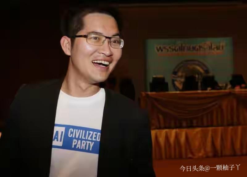 泰国前国会议员蒙科吉和原政党闹掰后，正式宣布退党，还立刻注册了新政党“先行党”，