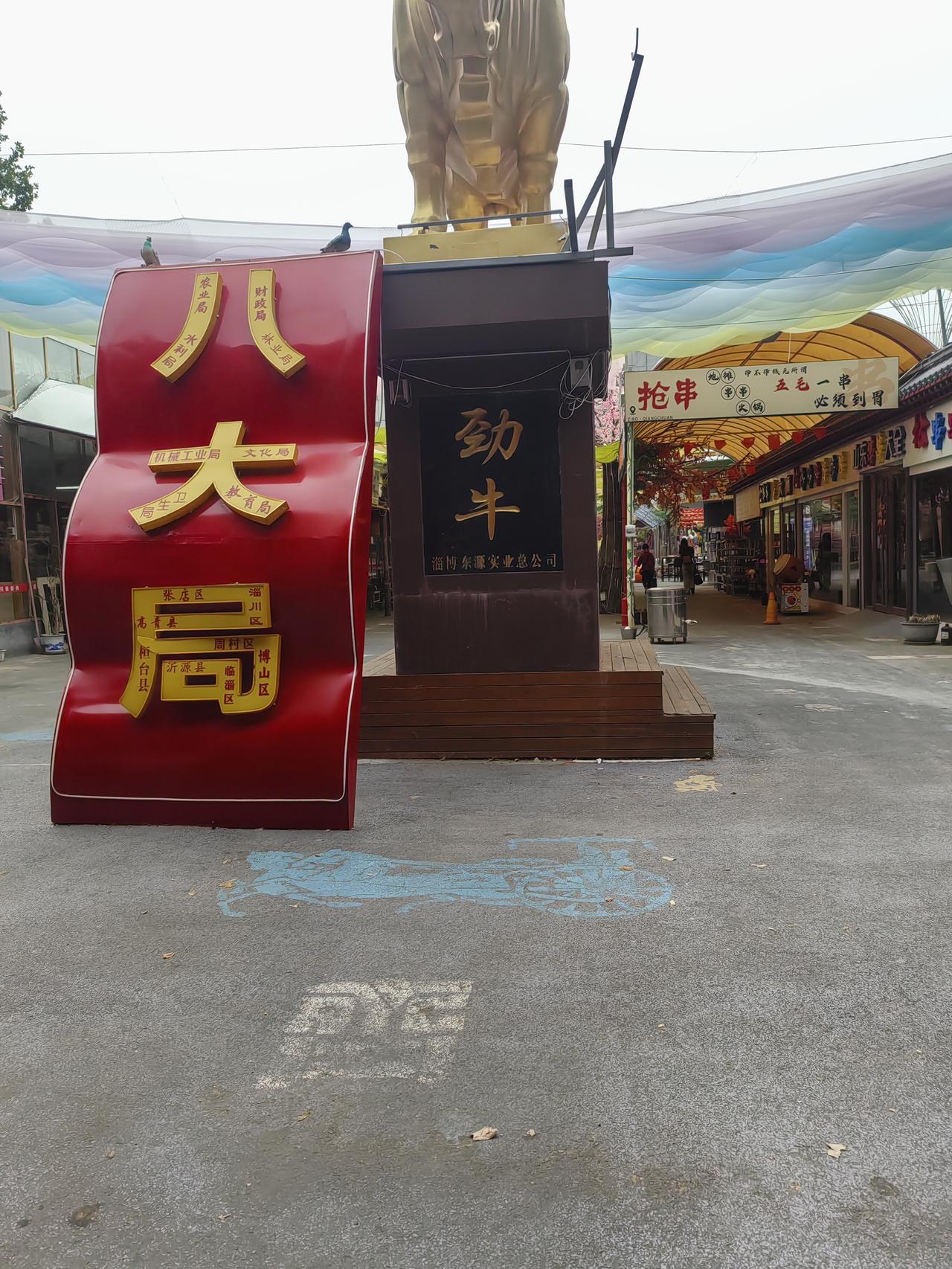 在海边逛吃多惬意。面朝大海，心旷神怡，海风轻拂，那种感觉真的是太惬意了。无论是日