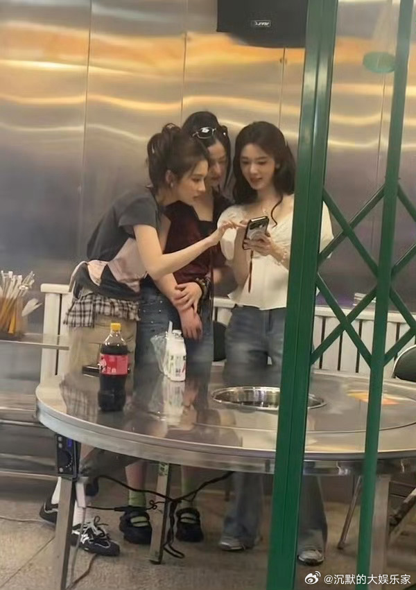 陈瑶开车张月坐副驾陈瑶前两期闺女邀请嘉宾 day1楠姐 day2羊村挺好的 一家