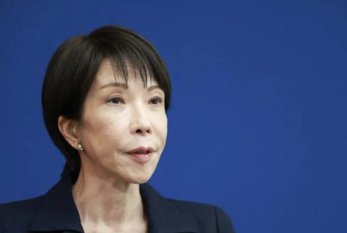 日本市民团体集体请愿，要求高市早苗政府坚持“无核三原则”。东京外务省大楼前面请愿