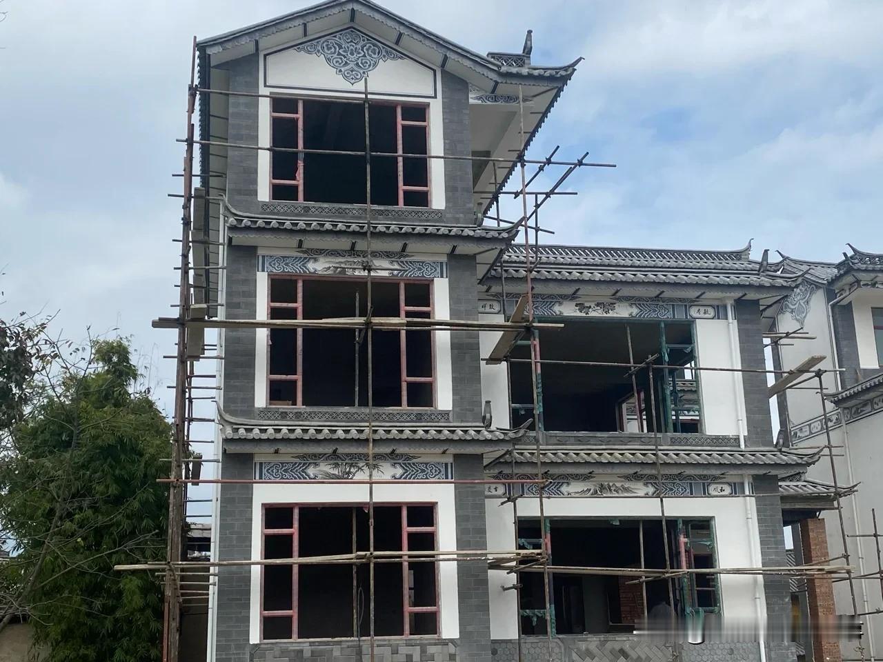 🗣大理网民向市委书记留言反映：隔壁房主影响房屋施工，阻碍个人房屋使用面积，官方