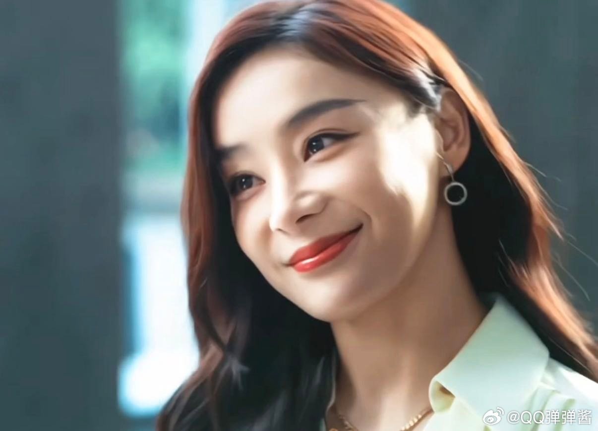 前一秒热心阿姨后一秒劝人跳楼袁姗姗这个角色反差真的太吓人了。前暖后冷这反转看得好