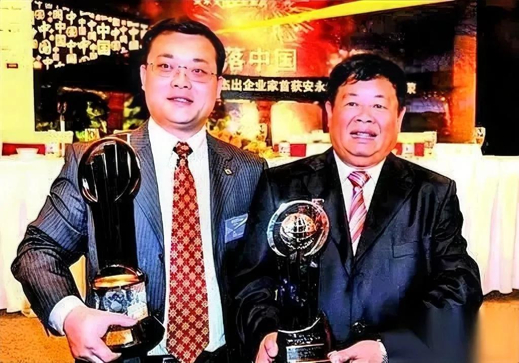 曹德旺传位，有啥秘密？

这场十年布局太狠了！曹德旺把1700亿福耀玻璃传给儿子