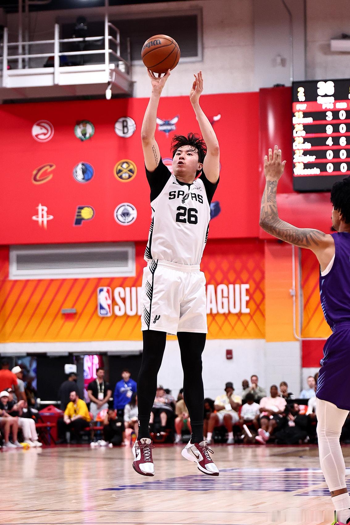 李贤重22分4记三分马刺夏联三连胜夏联赛果｜马刺94-82轻取爵士，拿下三连胜！