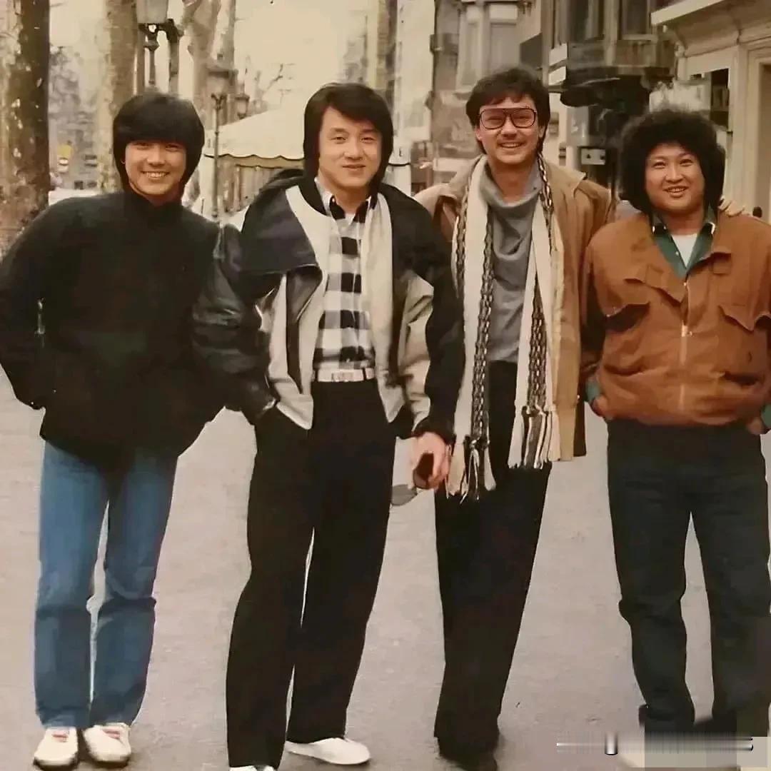 当然啦，说到元彪、成龙和洪金宝，这三位可都是我们熟知的功夫巨星。说到第三个是谁呢
