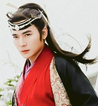 1998年，焦恩俊怕赔偿1000万的违约金，只好硬着头皮和看似60岁的西门大妈，