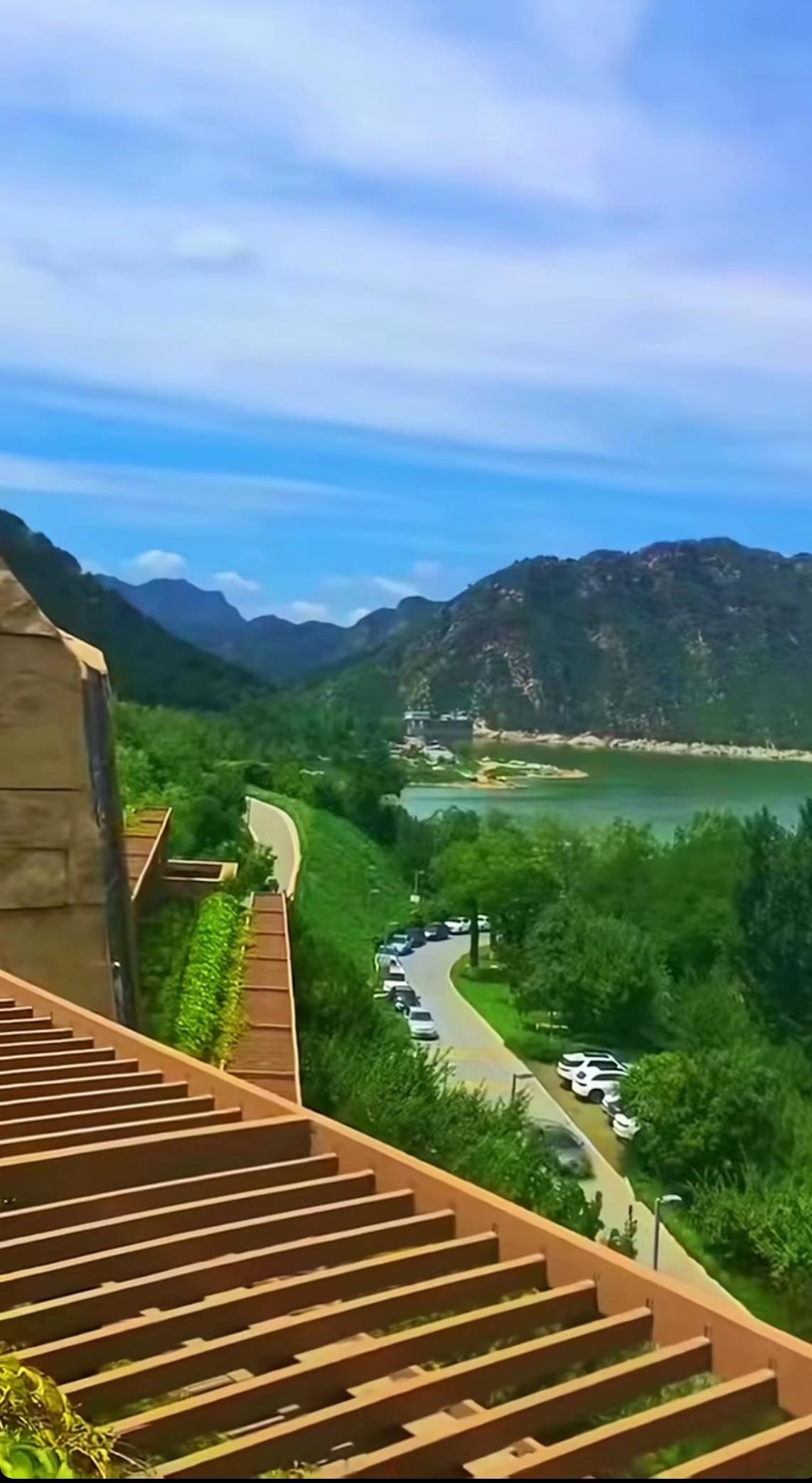 锦堂春慢·潞苑秋光 

词林正韵·第七部
 文/美人儿
浩水铺蓝，平林叠翠，谷中