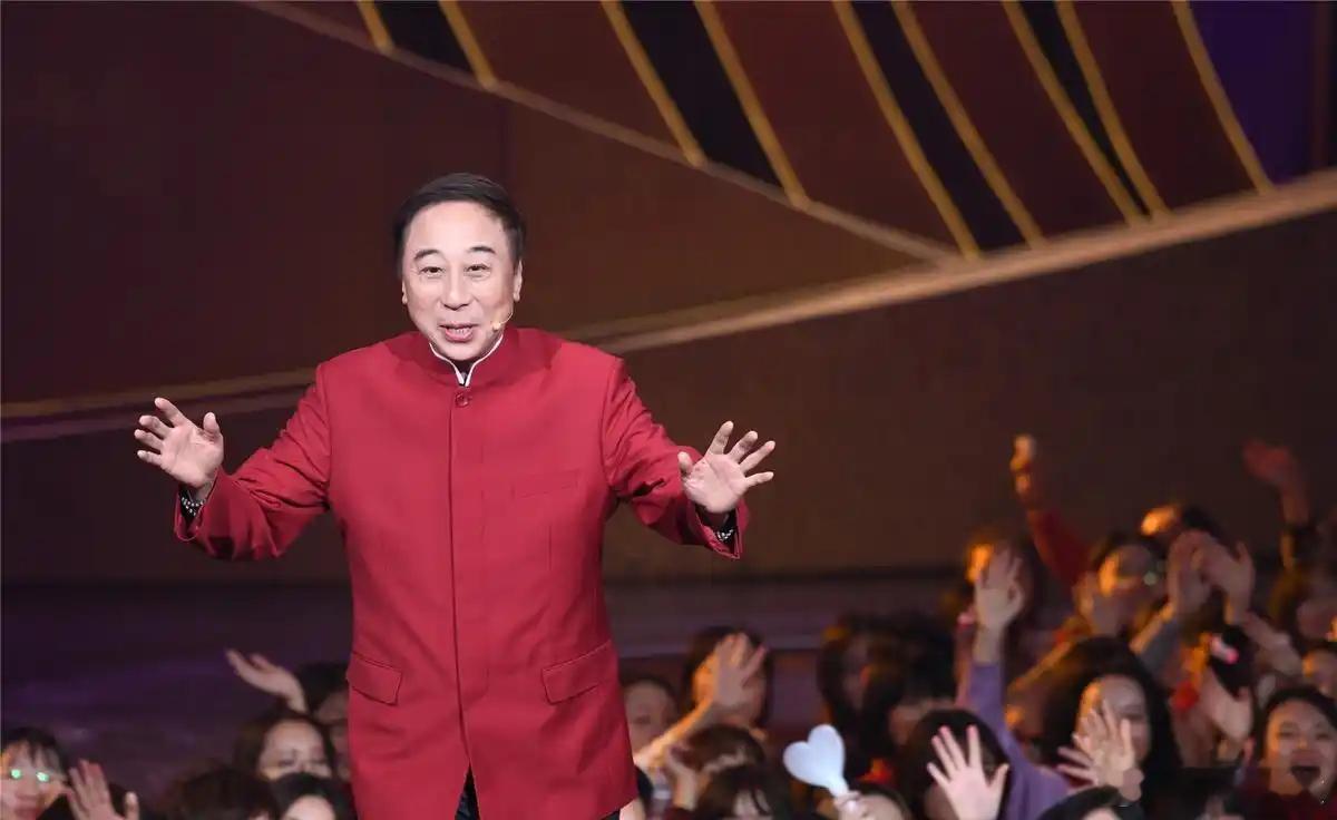 马年春晚官宣马年春晚能不能看到冯巩说相声，赵本山演小品？