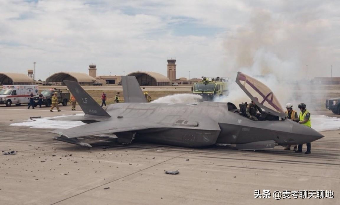 根据CNN报道，一架美国F-35战机在执行伊朗上空任务时，疑似遭伊朗炮火袭击，随