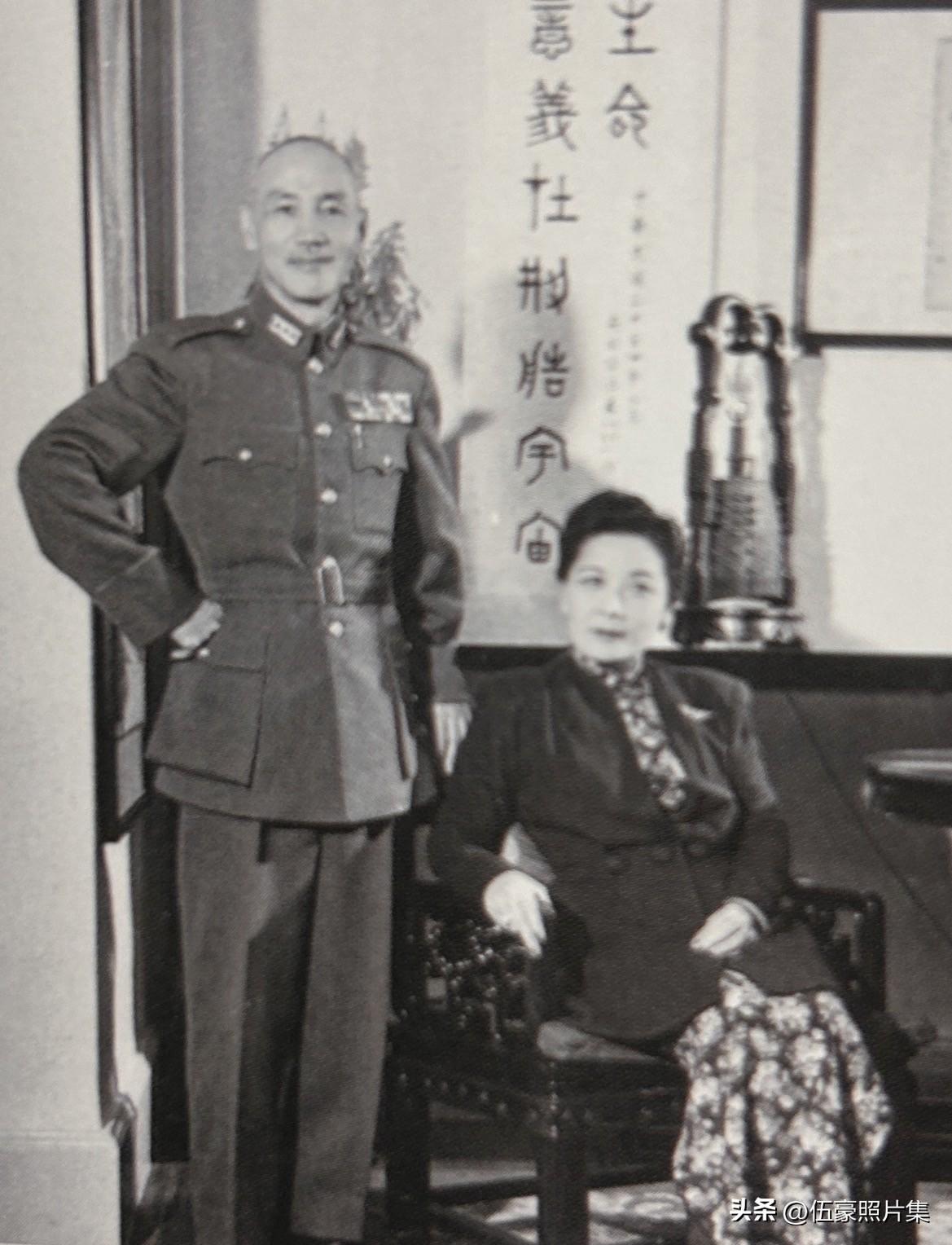 1946年6月，蒋介石与宋美龄在南京憩庐内的合影。从1929年到1949年，除去