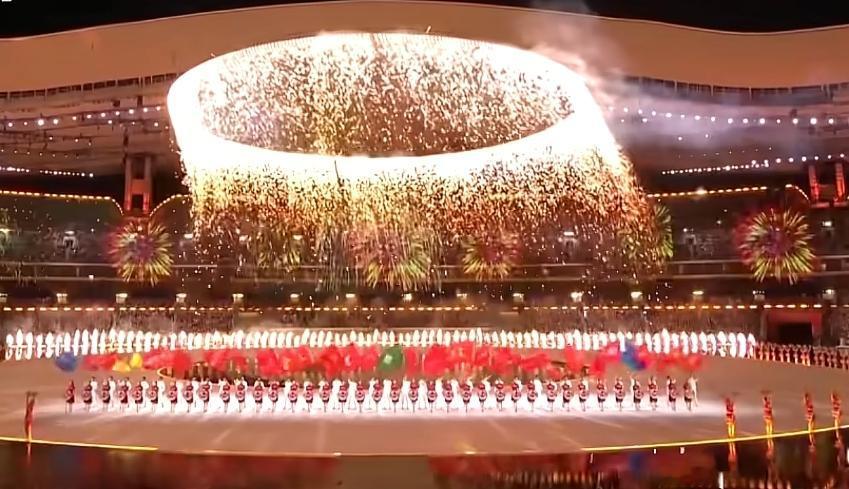 出席中国第十五届全运会开幕式的国际奥委会主席考文垂和终身名誉主席巴赫两人，有幸欣