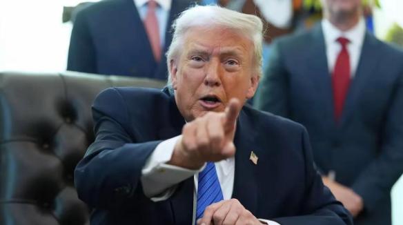 特朗普又掀旧账本了！据美国《保守派》杂志报道，1月31日，特朗普直接喊话：“立刻