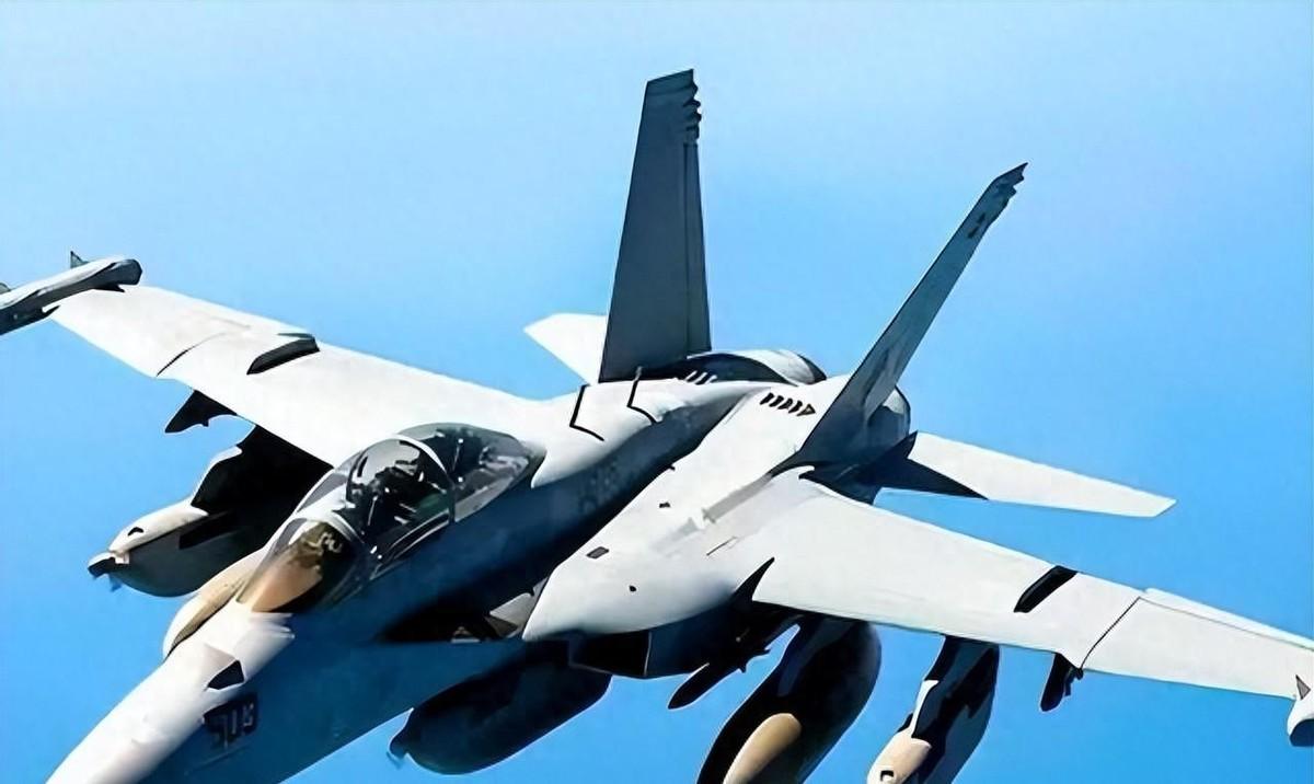 提到美军的F-35和B-2隐身机群，全世界的第一印象往往是“降维打击”与无敌舰队