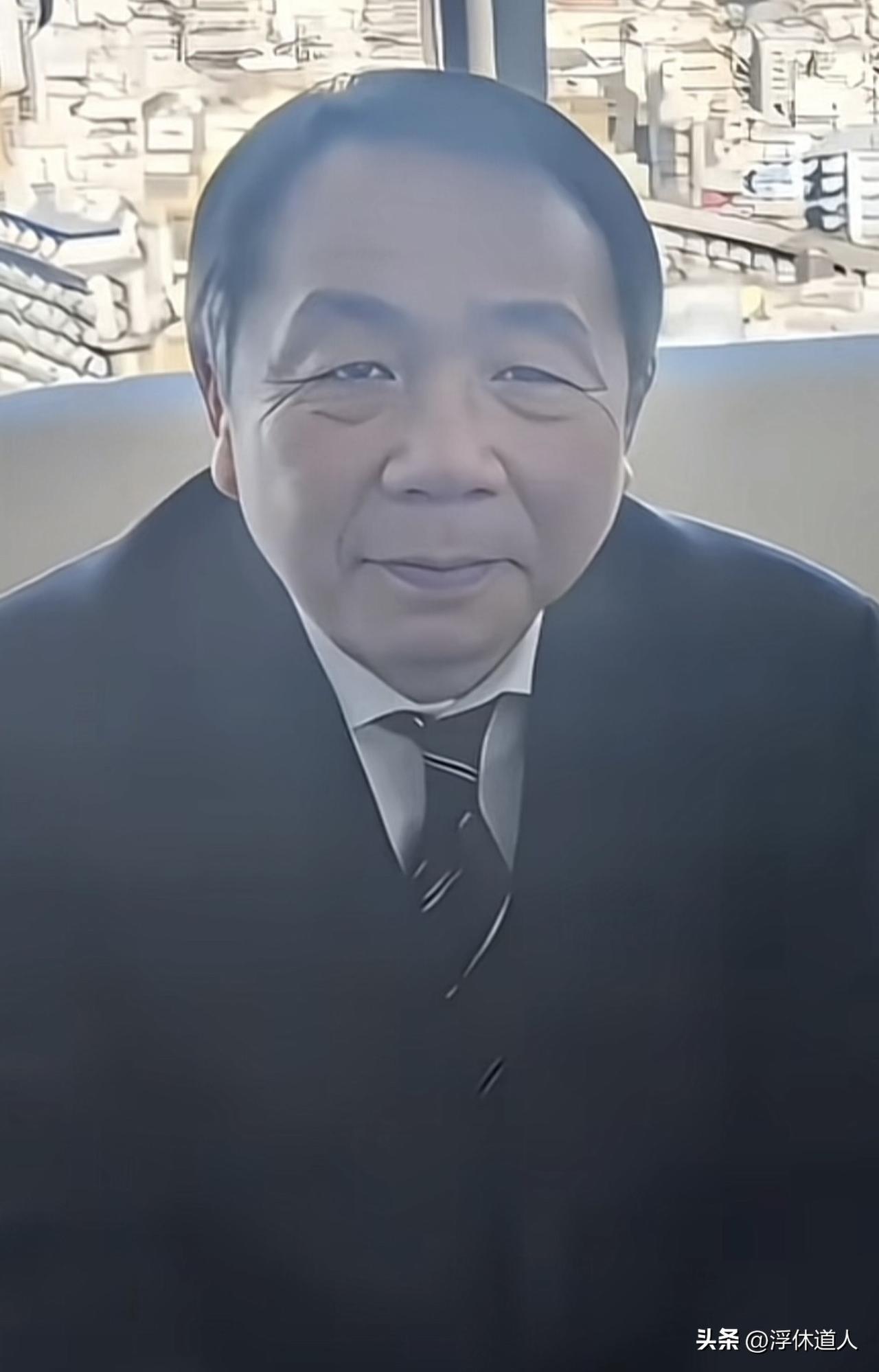 汉奸石平，国家已给予定性。

网友说：此人看面相就不是个好东东，数典忘祖，卖国求