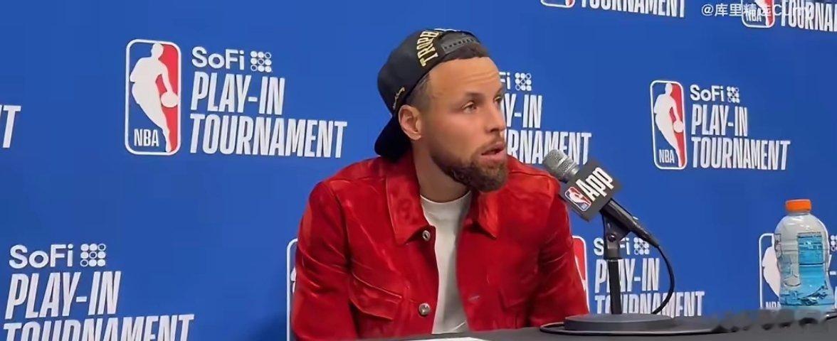 库里回应与勇士续约谈科尔的未来：“我希望教练能开心。”需要说明的是，库里确实希望