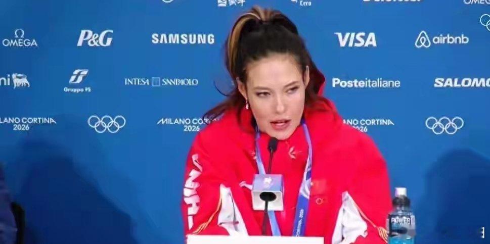 谷爱凌公开在美遭遇：遭暴力与死亡威胁，赛场夺冠却痛失至亲谷爱凌年少成名，14岁斩