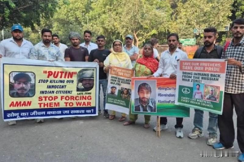 “普京，停止杀害无辜印度人”——印度爆发抗议活动，起因是该国公民遇害。这些印度公