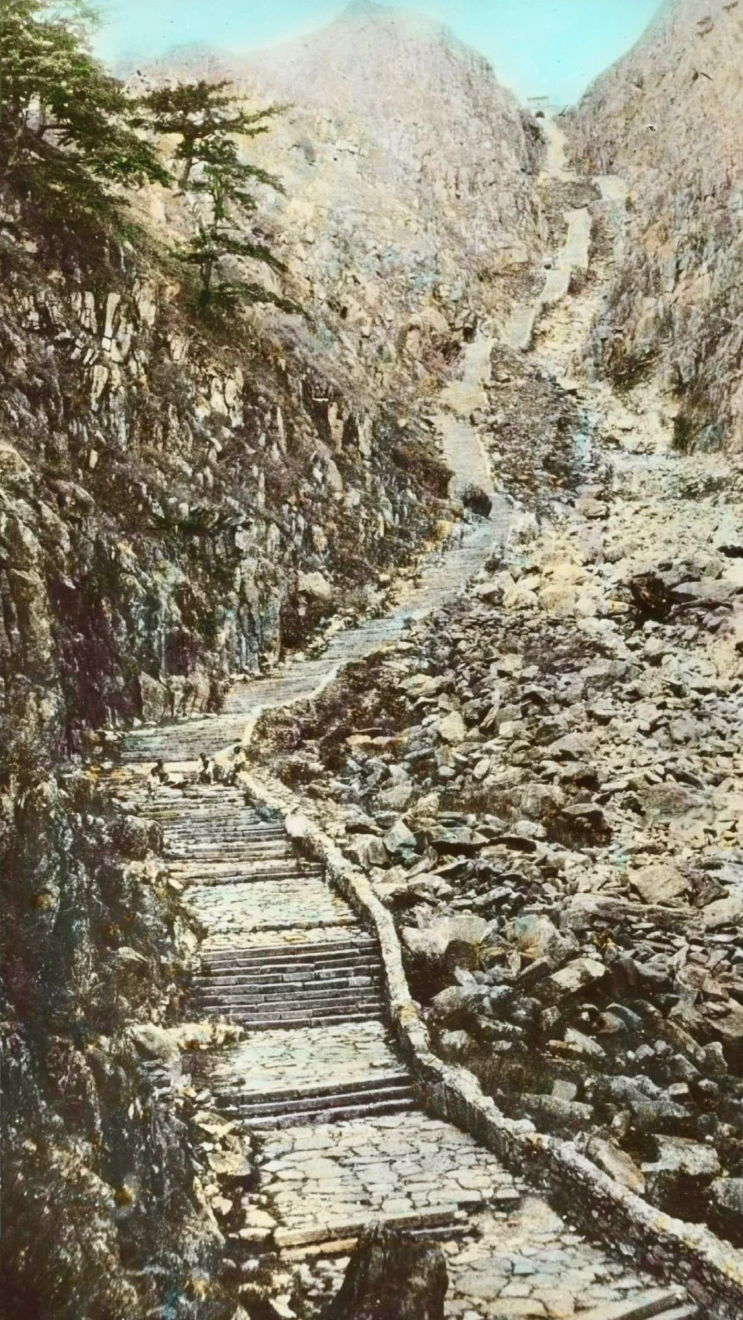 登游泰山还是人少为好