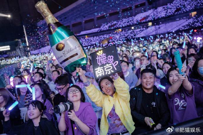 杨千嬅演唱会再安利给阿嬷的情书杨千嬅深圳演唱会互动环节动情说《给阿嬷的情书》让她