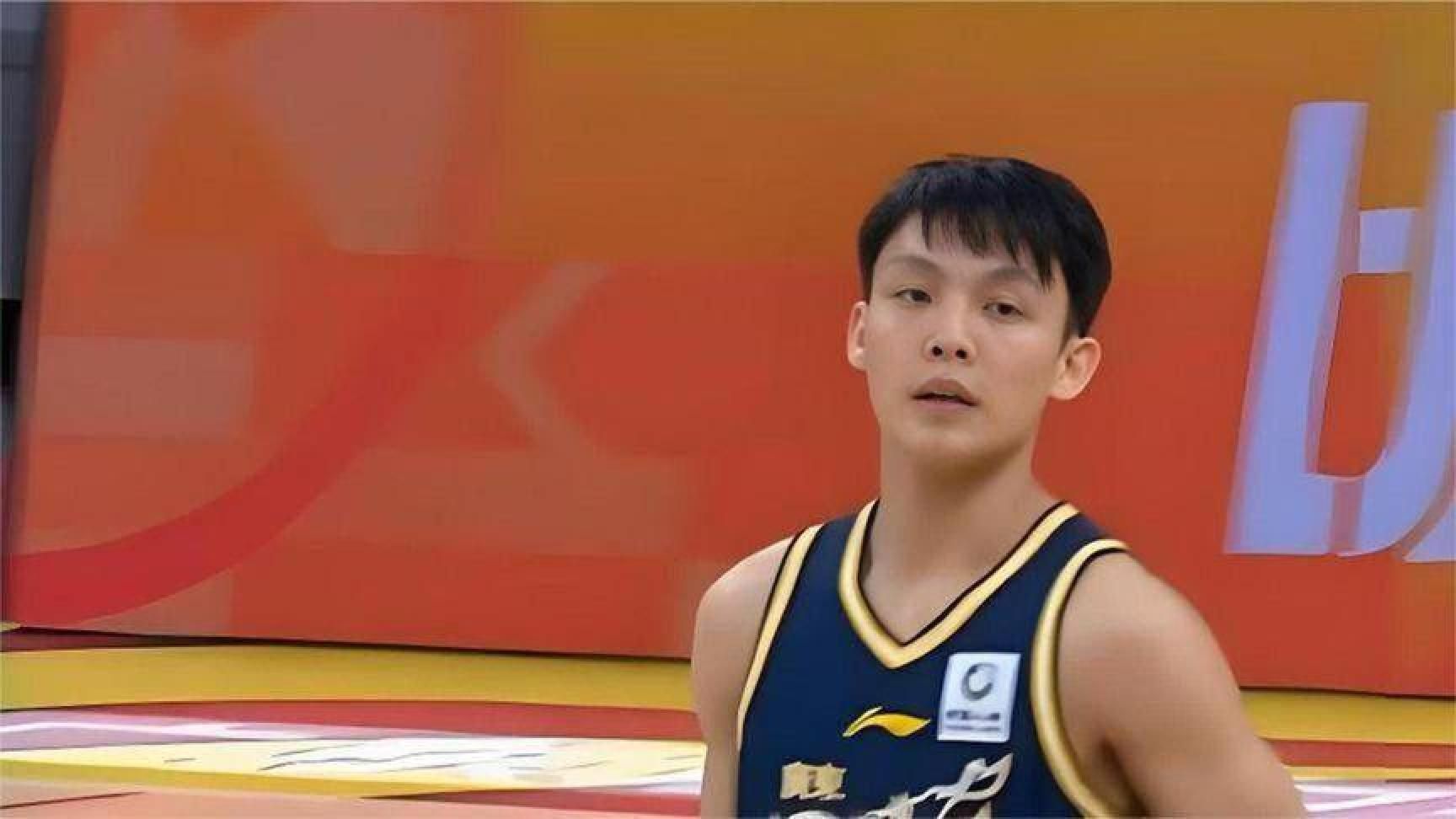太刺激！广东男篮111-89新疆，最后1.7秒，徐杰上演最牛三