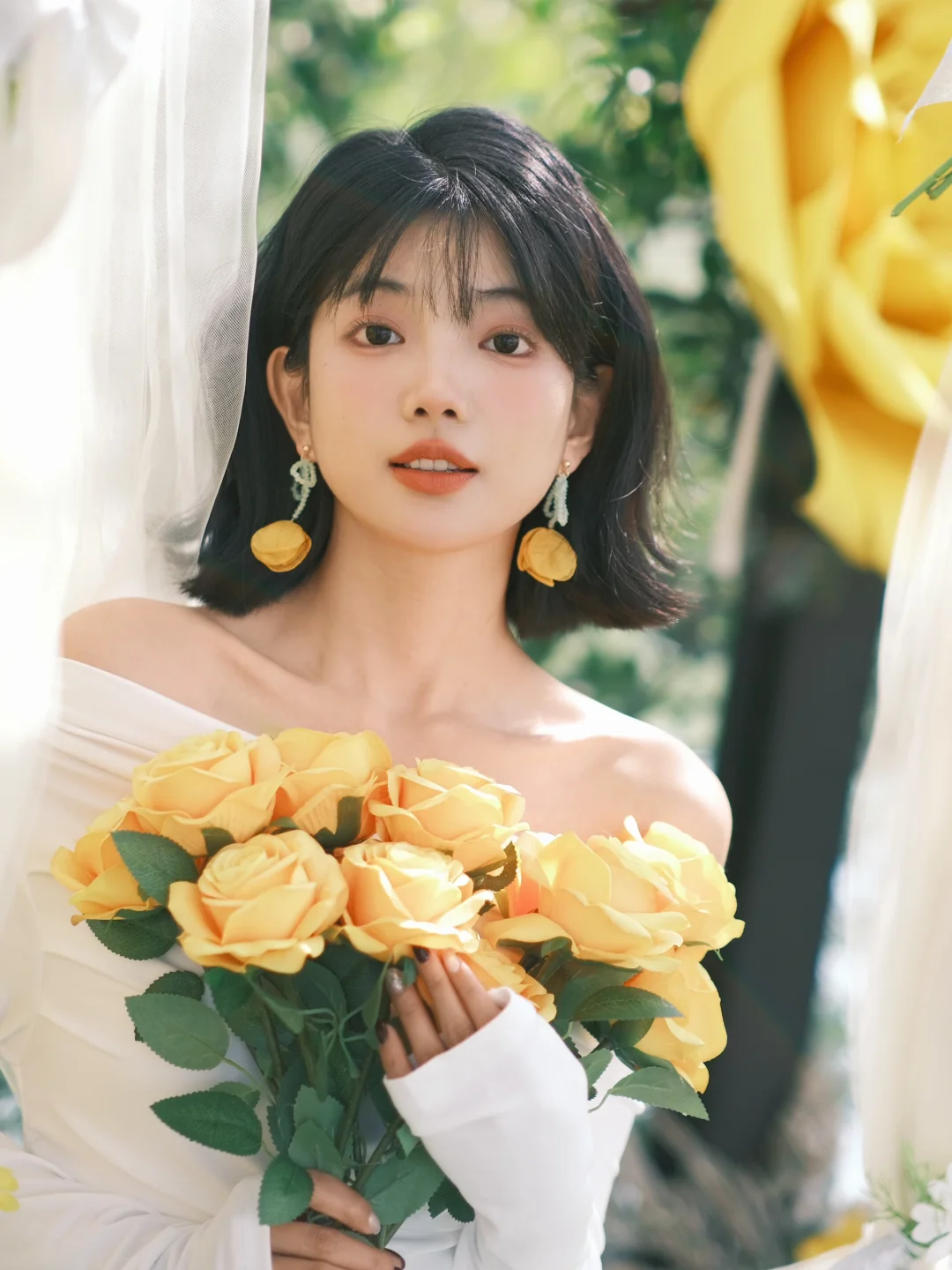 春天要和花花拍照🌼掉进了黄玫瑰的花园💛