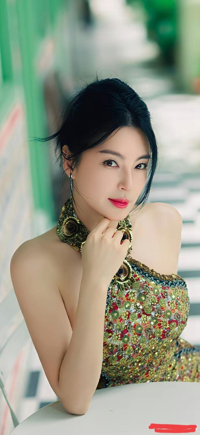 万万没想到张雨绮
一个在娱乐圈敢爱敢恨性格洒脱
有一说一，很有个性的那么一个人