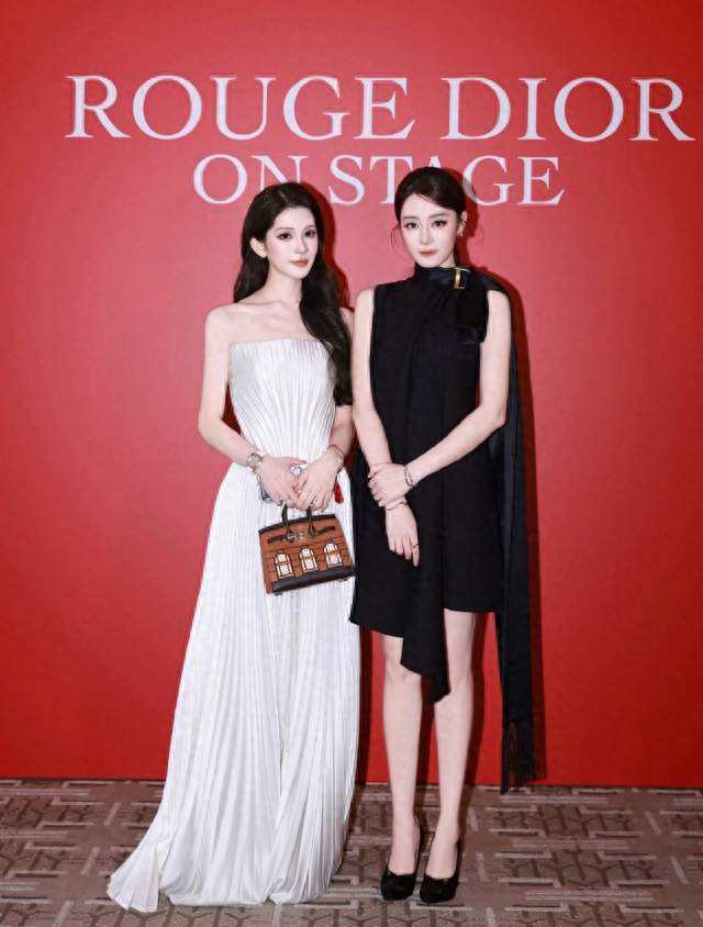 花13万置办首饰只为和热巴同框！黄婉均和梅尼耶对话引热议