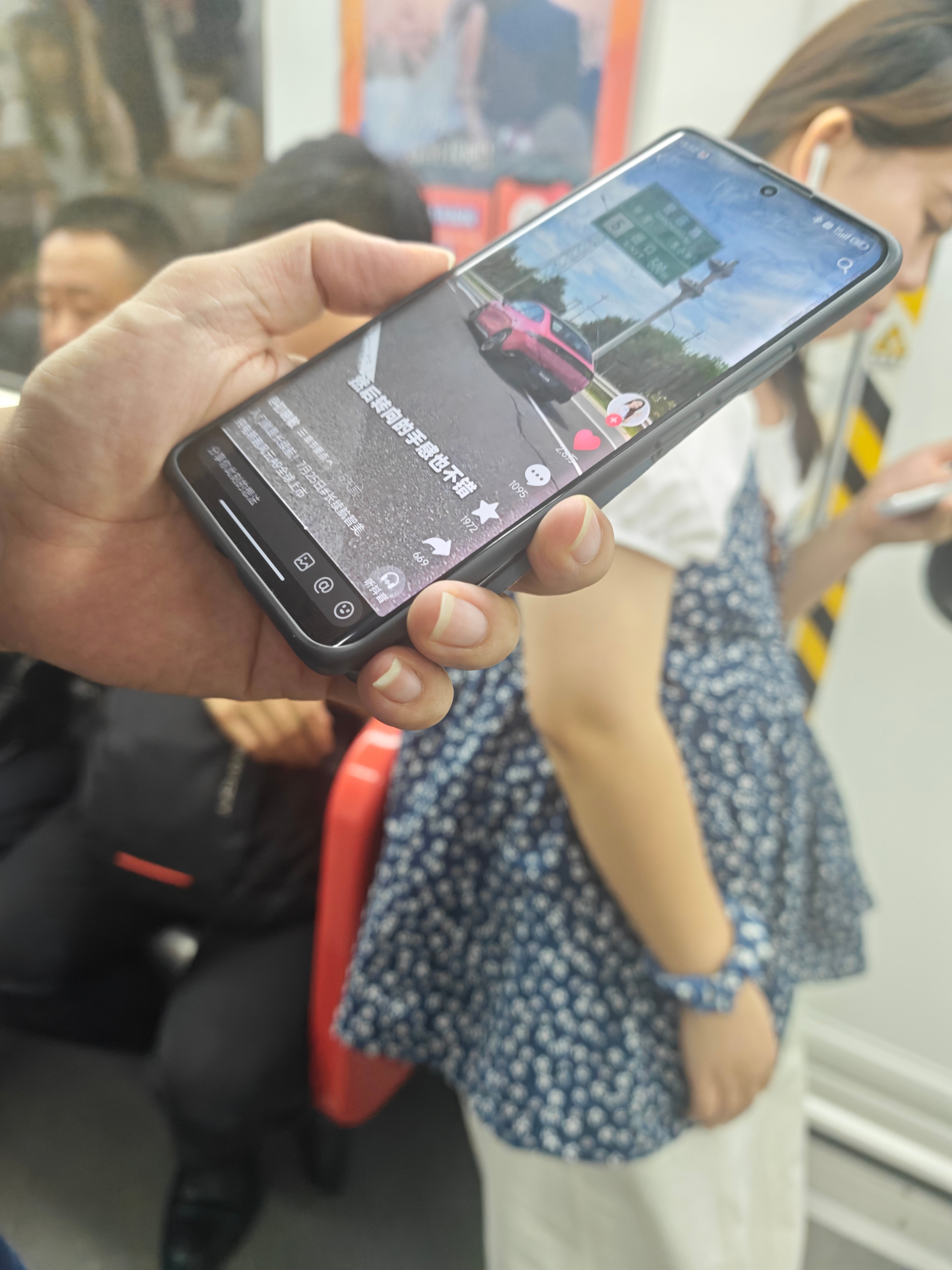 地铁偶遇我对象 一见面就跟我说奇瑞新出的风云A9很不错 