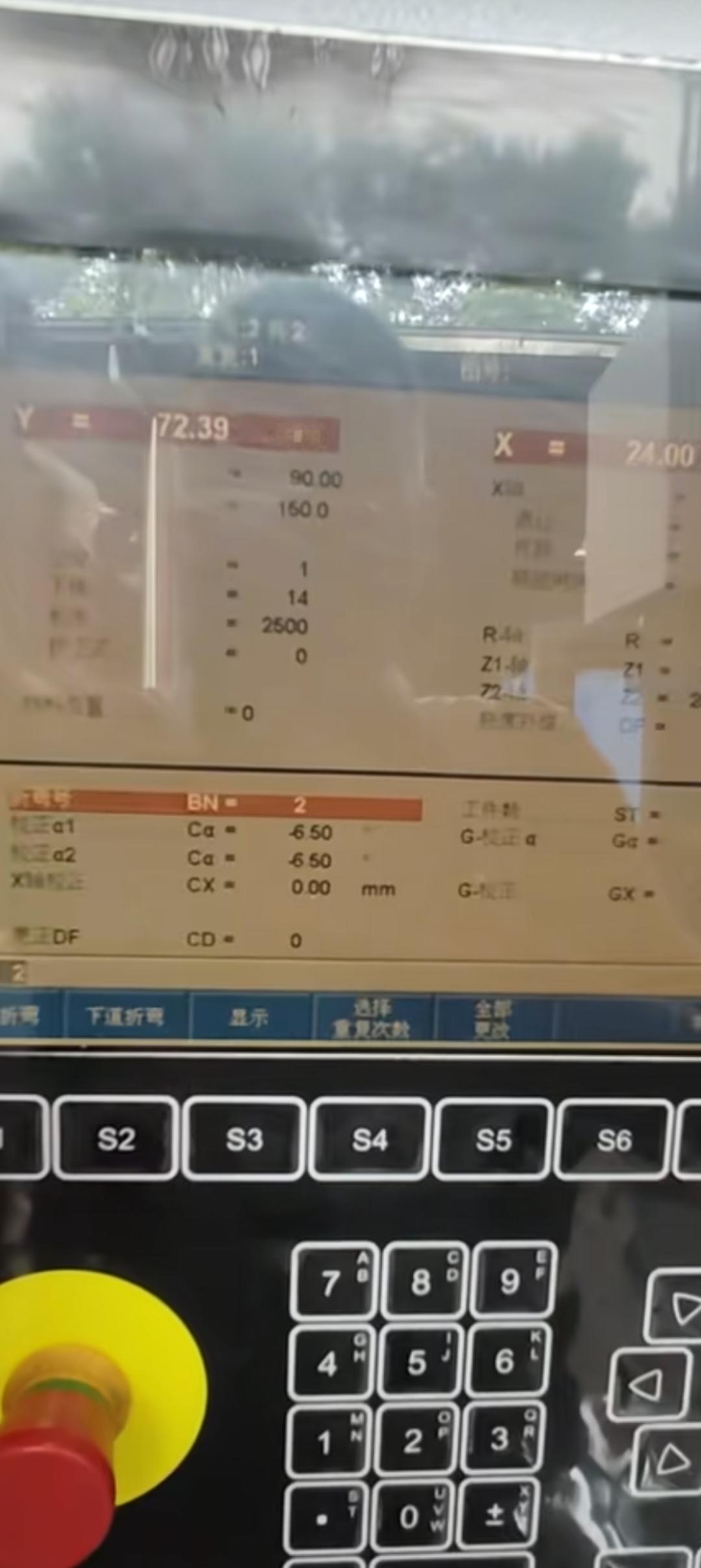 德国这个通快3120数控折弯机凭什么敢卖100多万块钱呢？

这个折弯132吨的