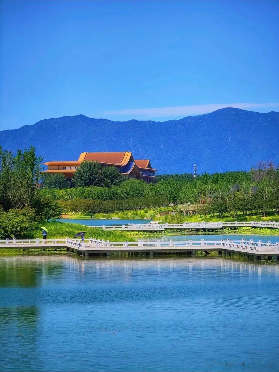 北京新晋免费生态秘境，玉河湿地公园含金量拉满。毗邻故宫北院，国际大奖加持，湖水长