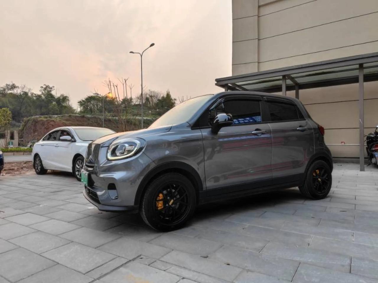 【车主： 用车成本非常低低，一公里1角不到】
零跑T03 2021款400豪华版