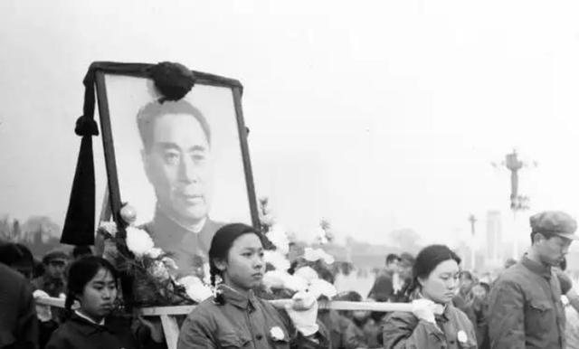 1976年1月11日，周总理的遗体送到八宝山时，火化工大叫道，我们不能火化总理！