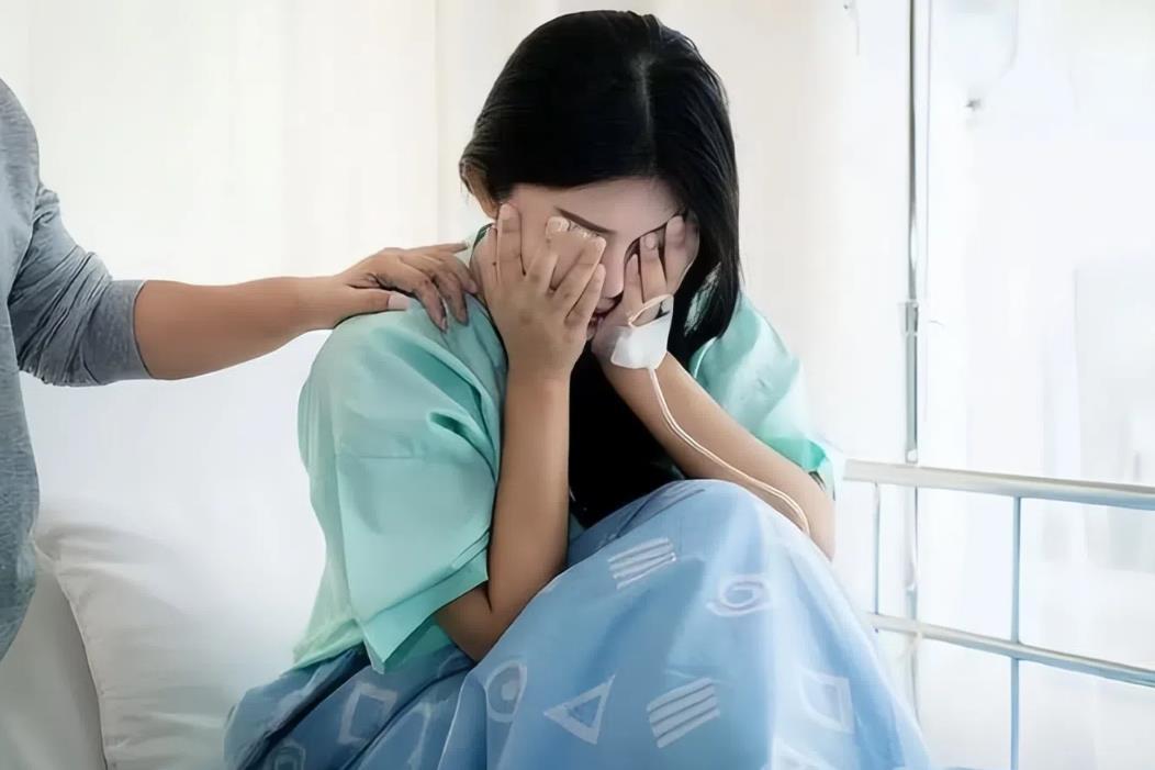 建议完善保护患者隐私管理条例，不能让患者受病痛又受心伤。
近日，毛女士在广州某医