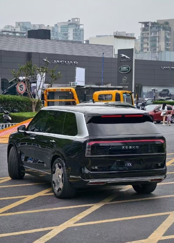 感受一下杭州库里南的气场～ ​​​